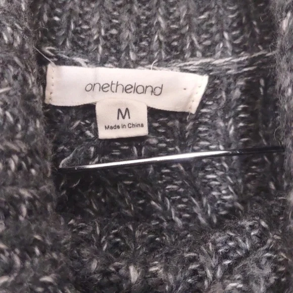 SLIGHTLY USED ONETHELAND PONCHO DARK GRAY SIZE MEDIUM 100% ACRYLIC - Picture 2 of 12